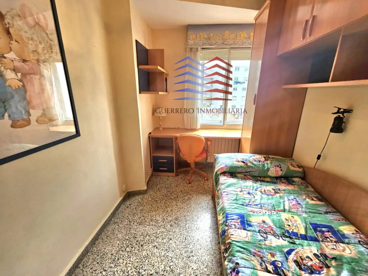 Dormitori de Apartament de lloguer en Ourense Capital  amb Calefacció, Terrassa i Traster