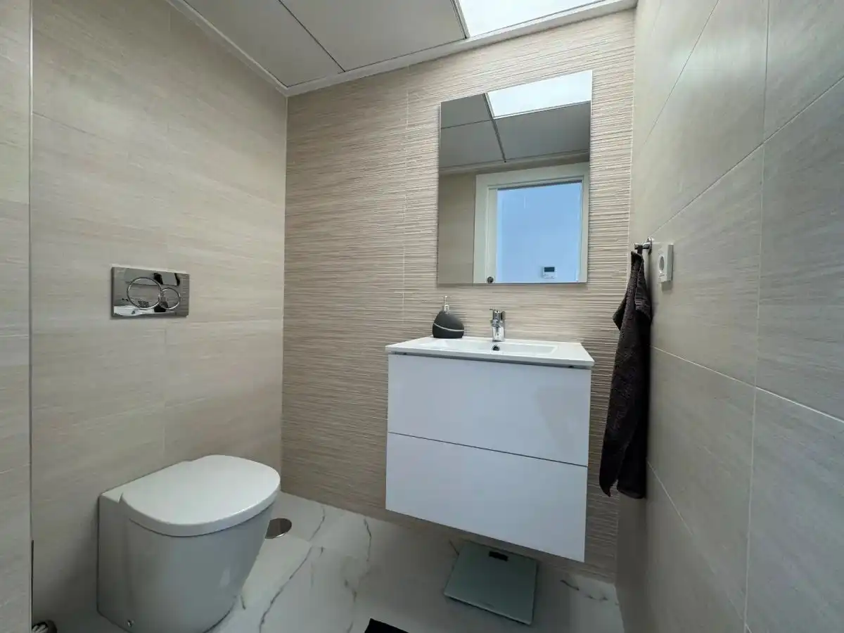 Baño de Casa adosada en venta en Torrevieja con Aire acondicionado, Jardín privado y Amueblado