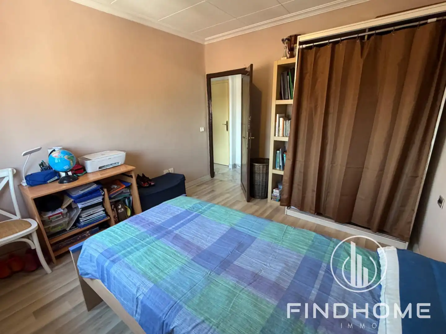 Habitación de Casa adosada en venta en Olot con Calefacción y Trastero