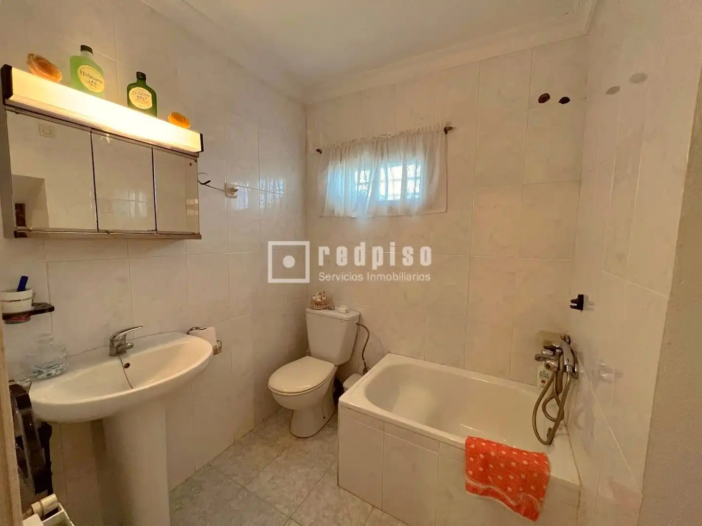 Badezimmer von Haus oder Chalet zum Verkauf in Casabermeja mit Privatgarten, Terrasse und Abstellraum