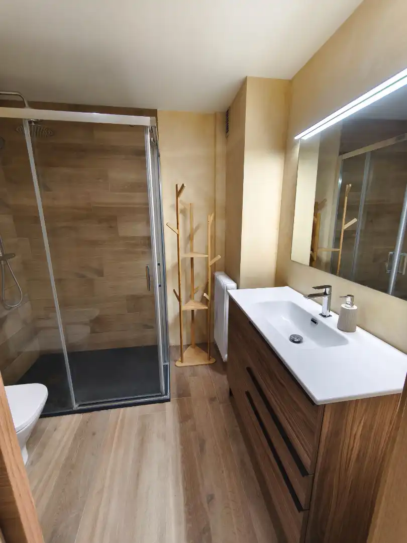 Baño de Piso en venta en Fraga con Aire acondicionado, Terraza y Amueblado