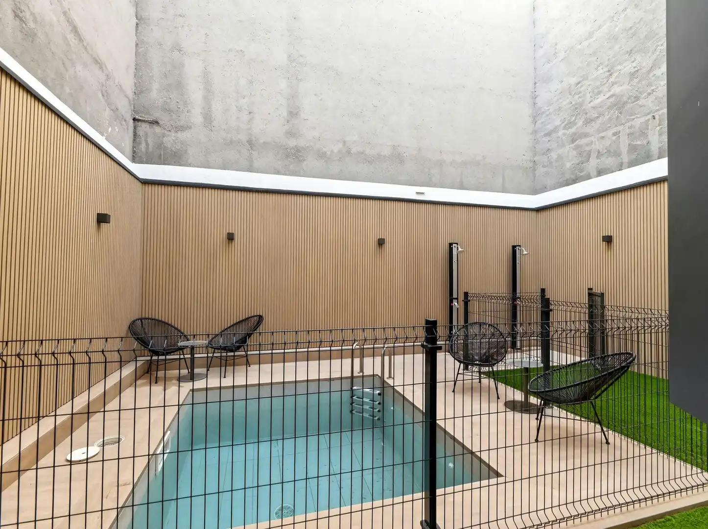 Swimming pool of Flat for rent in Madrid  with Air Conditioner, Heating and Furnished