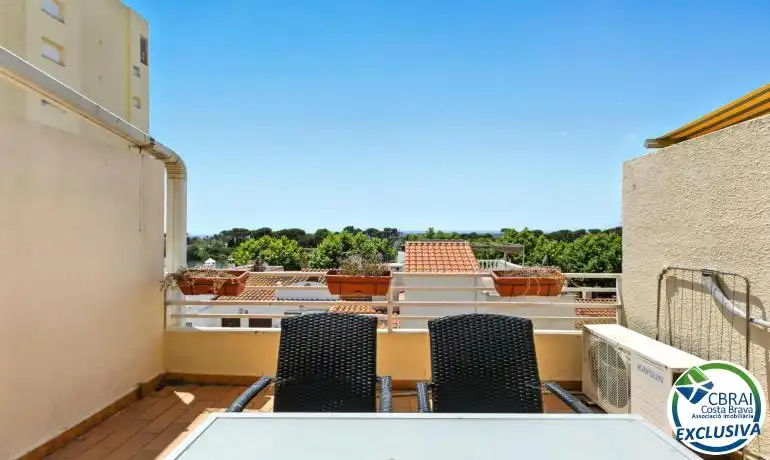 Terrassa de Àtic en venda en Empuriabrava amb Calefacció, Jardí privat i Moblat