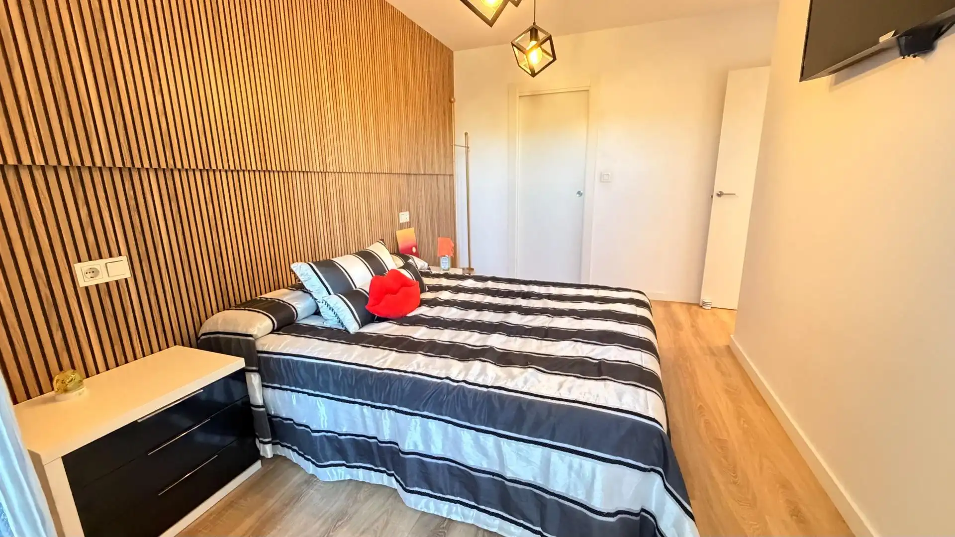Schlafzimmer von Dachboden zum Verkauf in Elche / Elx mit Heizung, Terrasse und Abstellraum