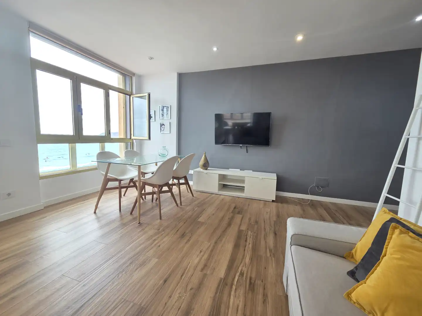 Living room of Flat for rent in Las Palmas de Gran Canaria  with Storage room, Furnished and Washing machine