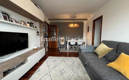 Living room of Flat for sale in Castro-Urdiales  with Heating, Furnished and Oven