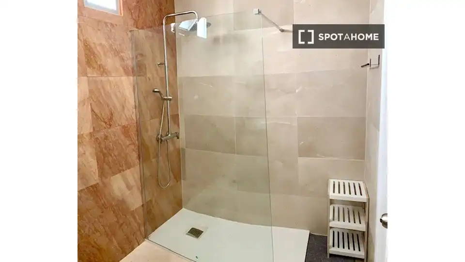 Bathroom of Flat for rent in Cartagena  with Air Conditioner, Heating and Furnished