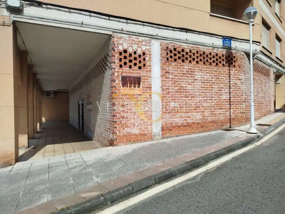 Local comercial en venta en Plaza de Casimiro Vega, imagen 2