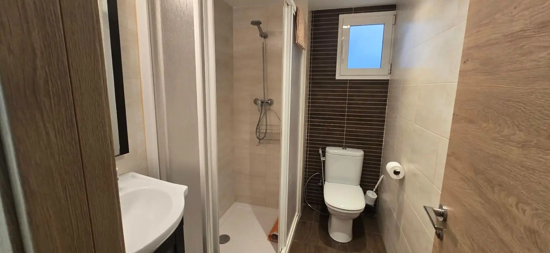 Bathroom of Flat for rent in Valencia  with Parquet flooring, Terrace and Furnished