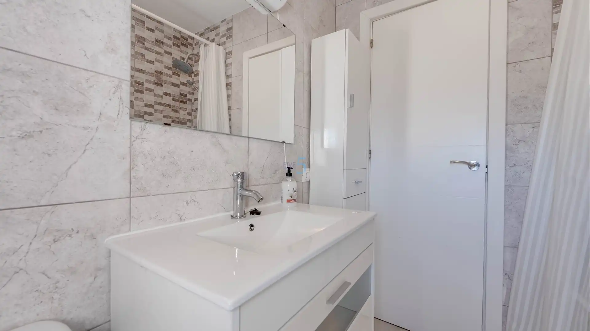 Baño de Casa o chalet en venta en Torrevieja con Terraza, Piscina y Amueblado
