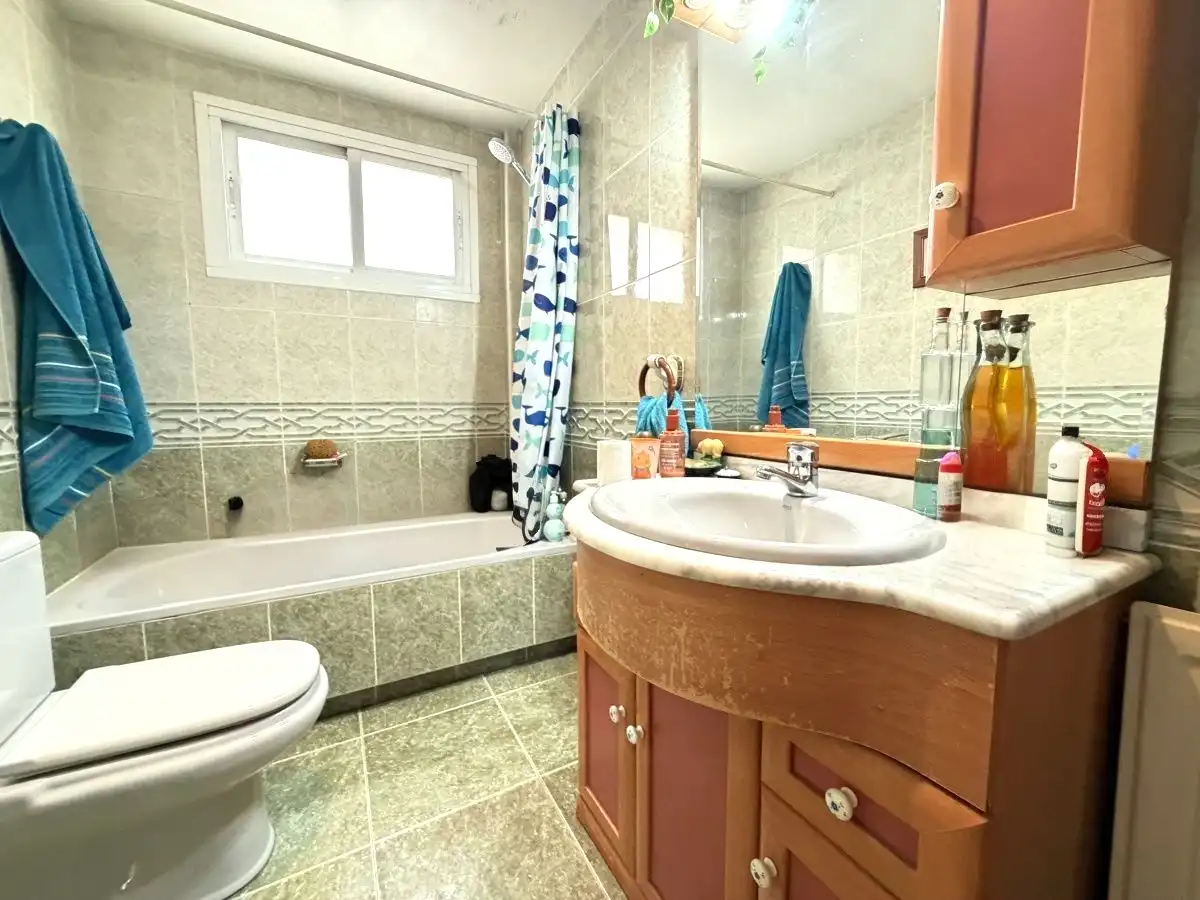 Bathroom of Houses for sale in Azuqueca de Henares  with Air Conditioner, Heating and Private garden