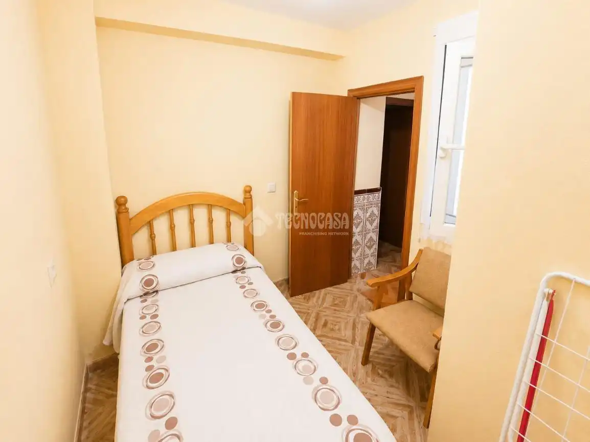 Habitación de Casa adosada en venta en Caleruela con Calefacción y Amueblado