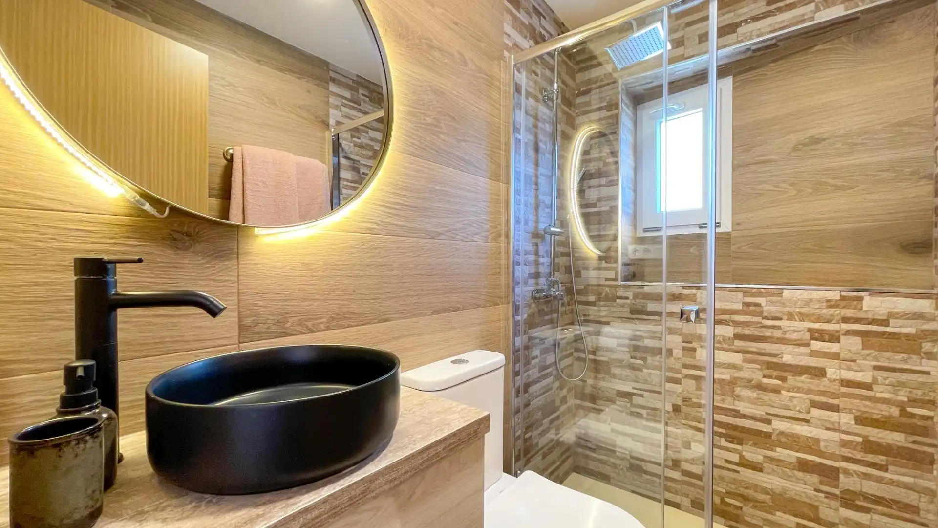 Bathroom of Apartments for rent in Benidorm  with Air Conditioner, Terrace and Furnished