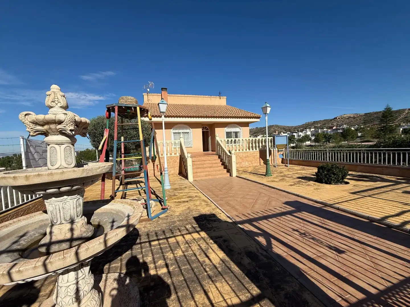 Chalet con piscina en venta en LA ALCAYNA, imagen 2