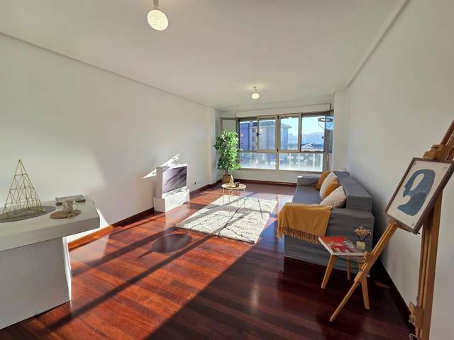 Piso en Venta en Avenida CANTABRIA, 31 en Valdenoja