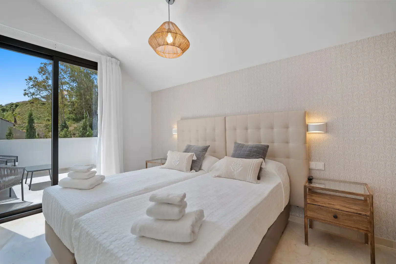 Houses for rent in Calle Alcala, Las Brisas