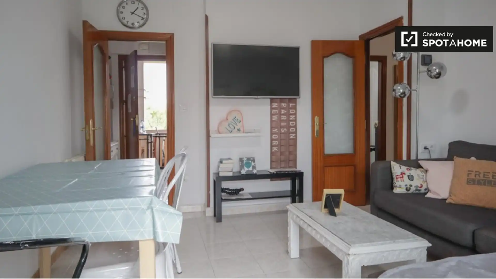 Living room of Flat for rent in  Madrid Capital  with Air Conditioner, Heating and Furnished