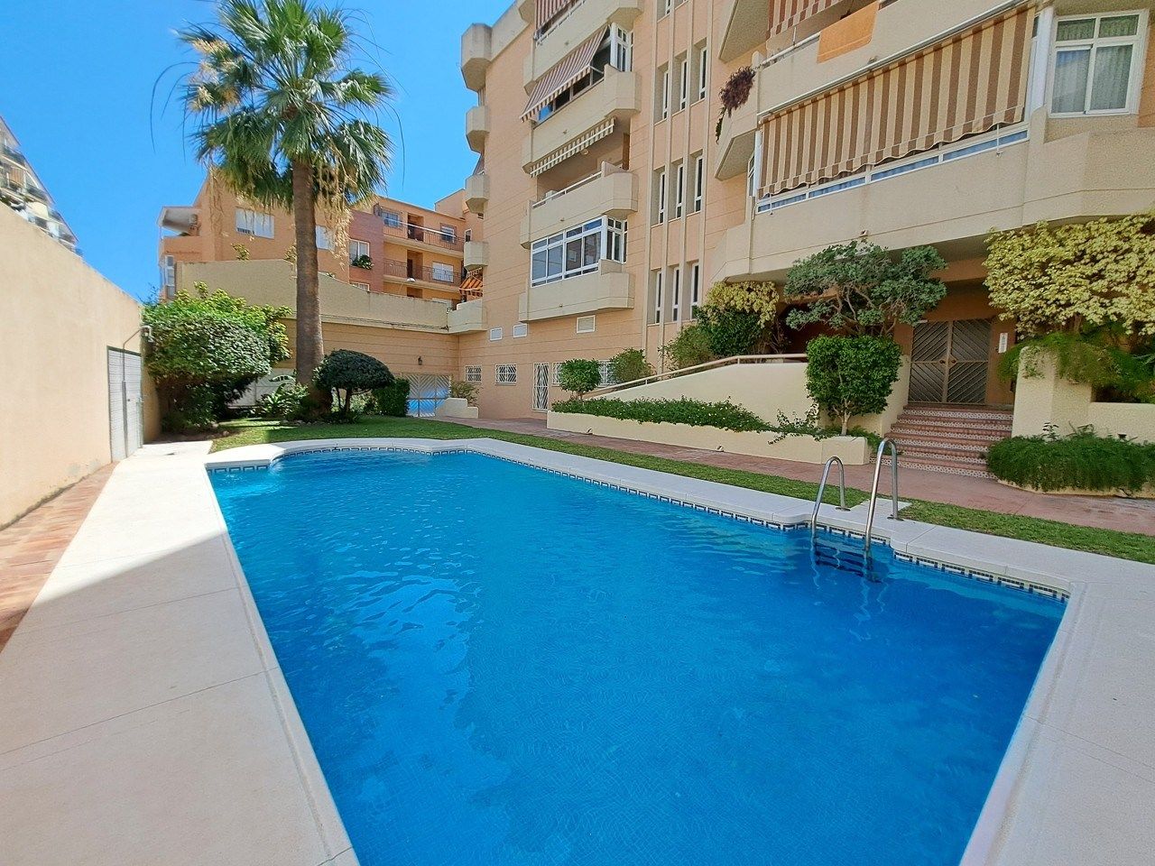 Swimming pool of Flat to rent in Benalmádena  with Air Conditioner, Terrace and Furnished