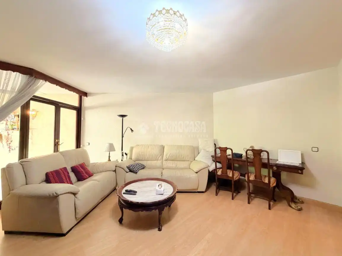 Sala de estar de Piso en venta en Madrid con Calefacción, Piscina y Piscina comunitaria