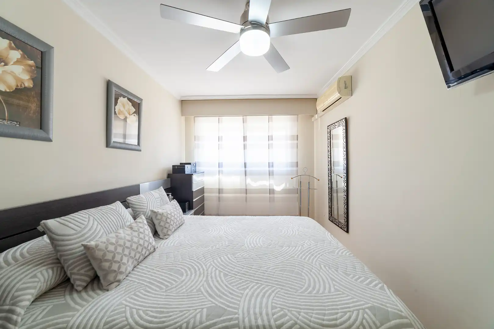 Bedroom of Flat for sale in Manises  with Air Conditioner, Heating and Oven