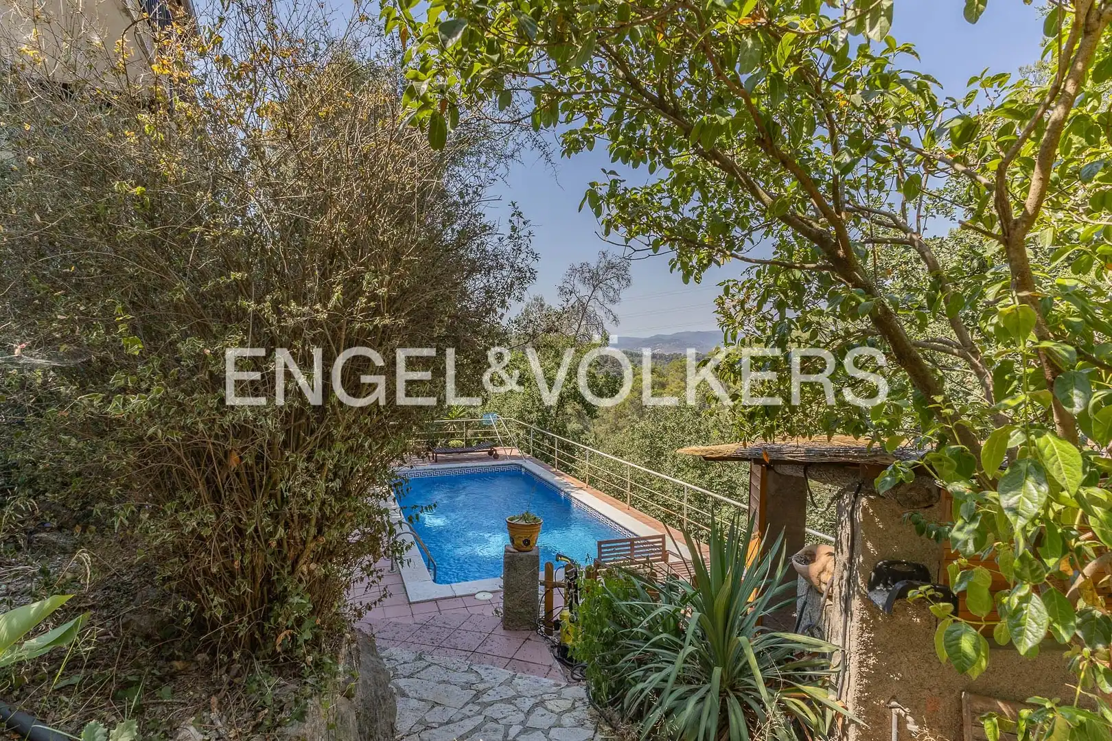 Piscina de Casa o xalet en venda en Molins de Rei amb Aire condicionat, Calefacció i Jardí privat