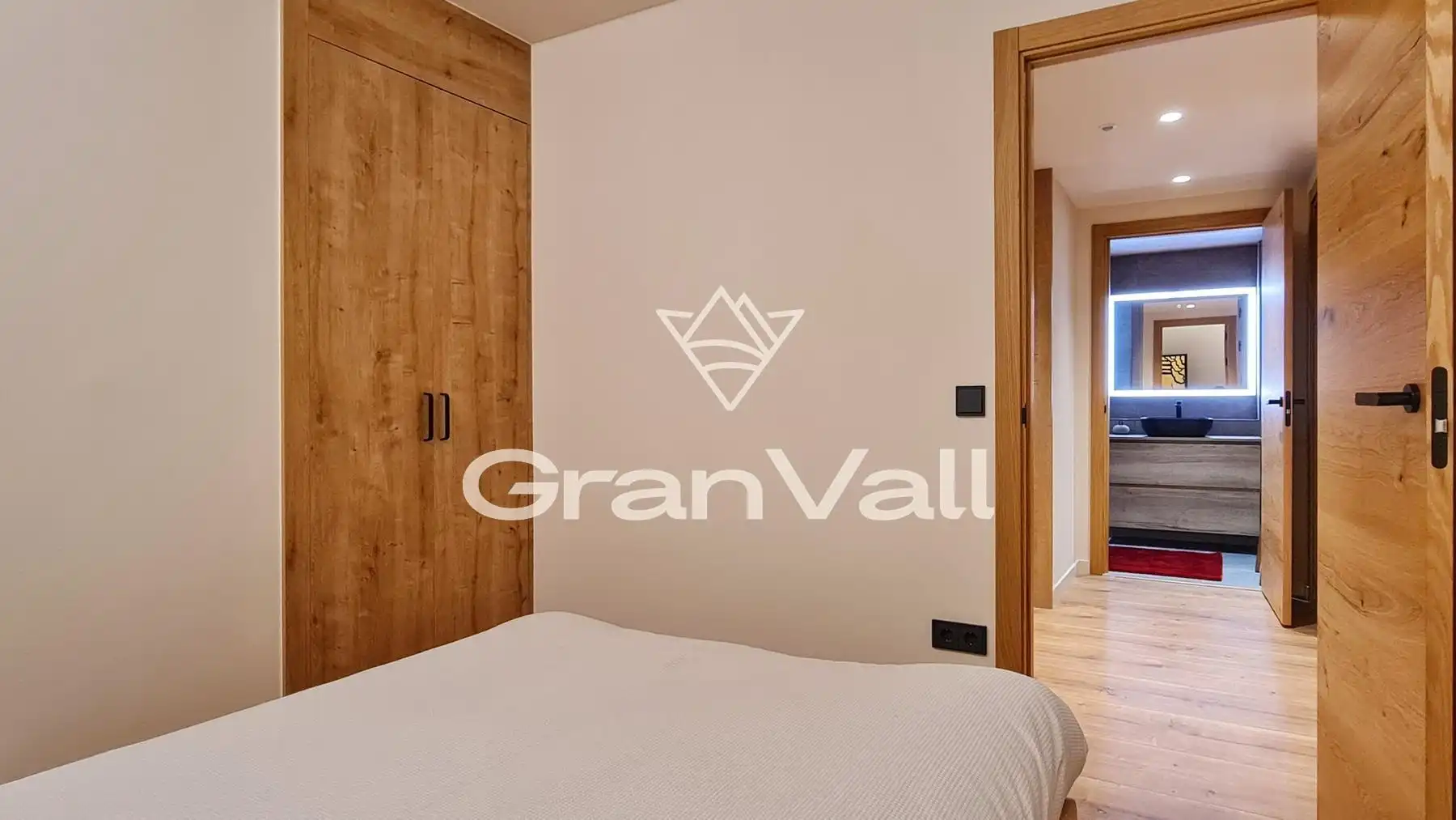 Dormitori de Apartament en venda en Puigcerdà amb Calefacció, Terrassa i Traster