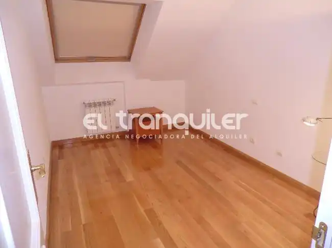 Habitación de Dúplex de alquiler en Majadahonda con Trastero, Piscina y Lavadora