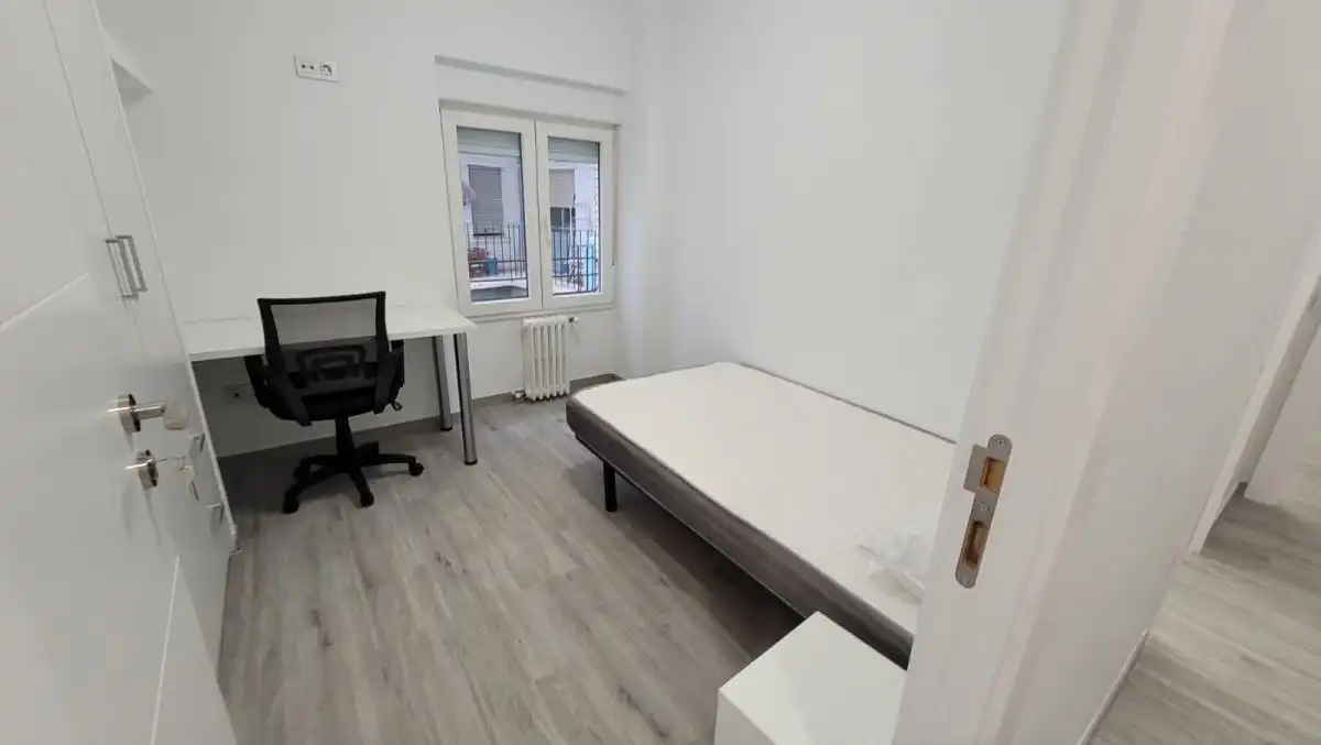 Schlafzimmer von Wohnung zur Miete in Salamanca mit Heizung, Möbliert und Balkon