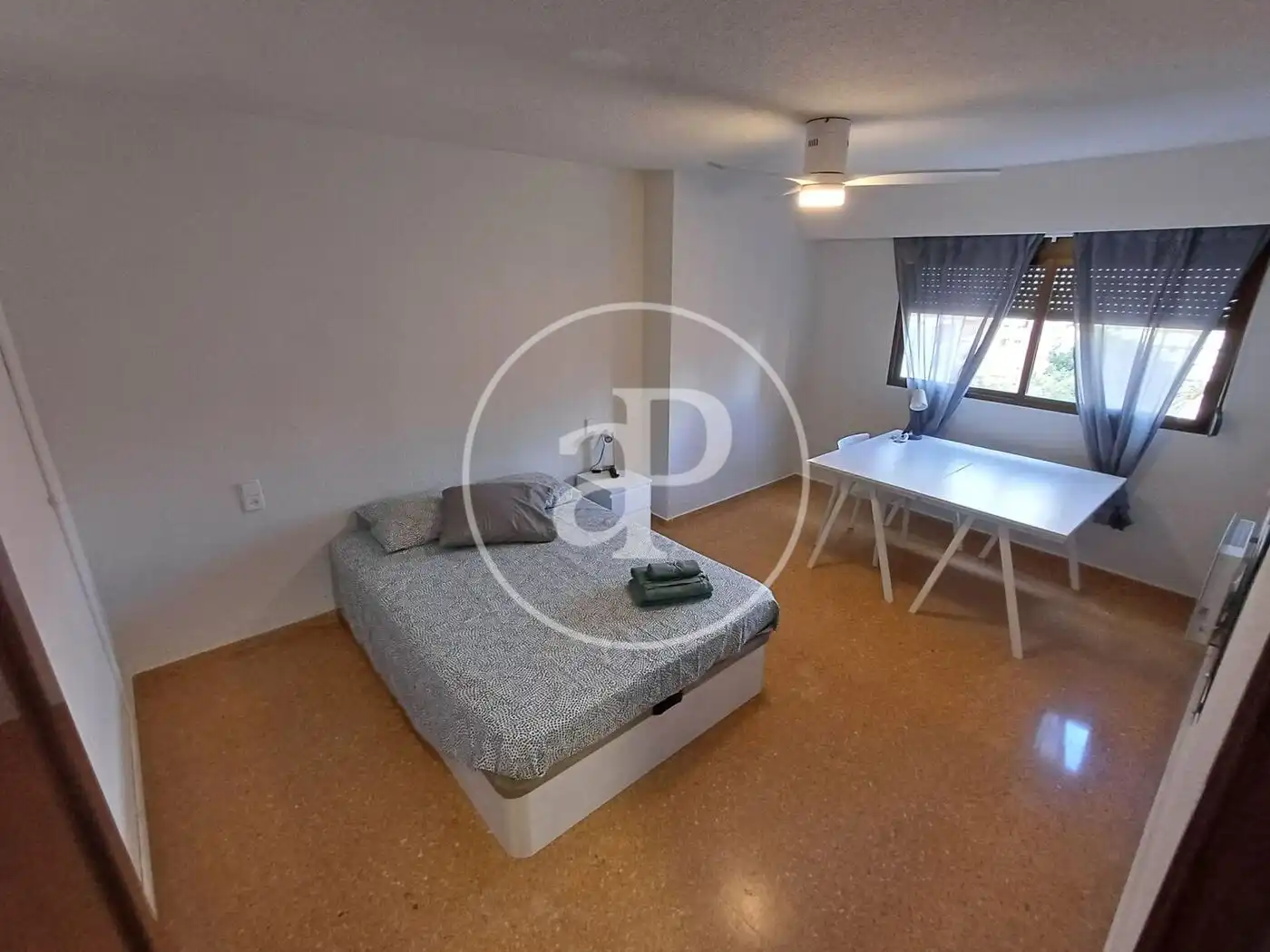 Habitación de Piso de alquiler en Valencia con Aire acondicionado y Amueblado