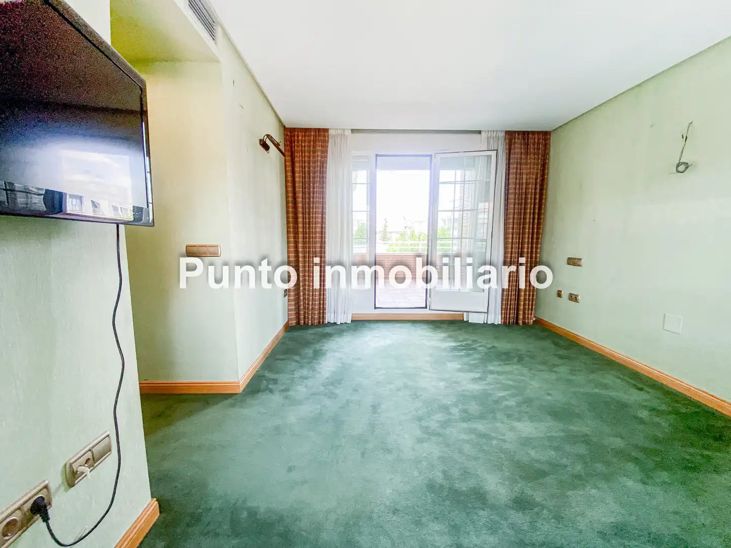 Sala de estar de Casa adosada de alquiler en Valladolid con Aire acondicionado, Calefacción y Jardín privado