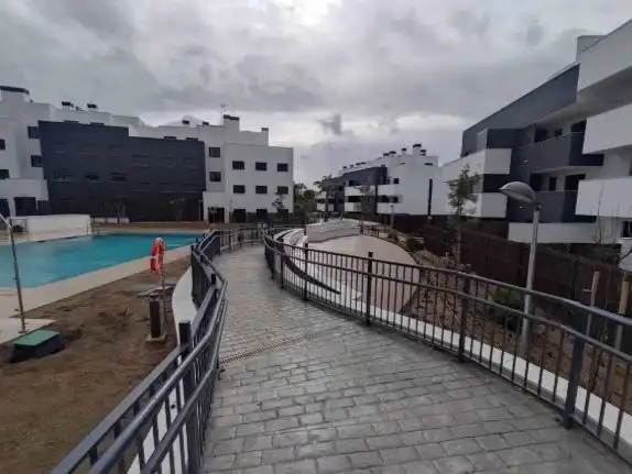 Flat with pool to rent in Avenida Rocio Jurado 18, imagen 2