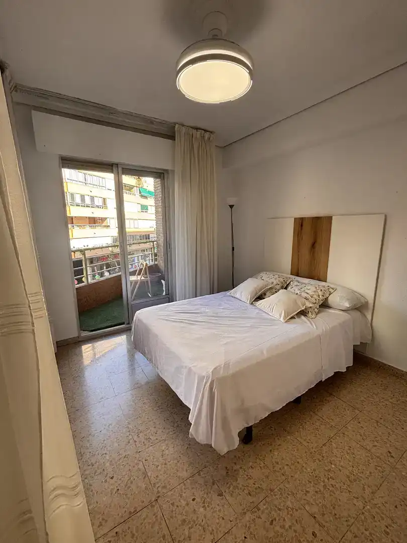 Dormitori de Pis de lloguer en Cáceres Capital amb Aire condicionat i Balcó