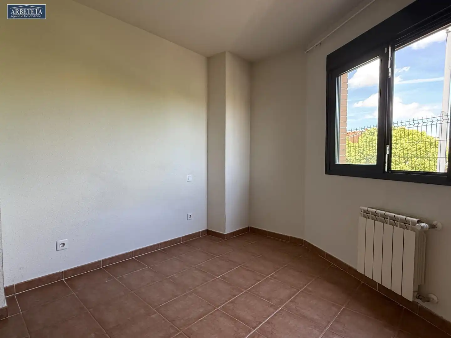 Dormitori de Planta baixa en venda en Humanes amb Calefacció, Terrassa i Alarma