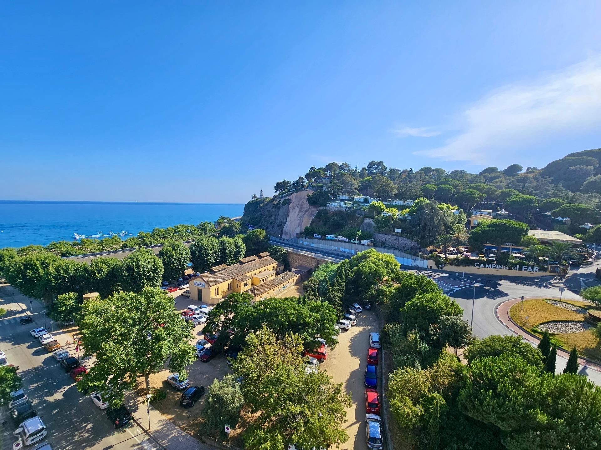 Vista exterior de Àtic en venda en Calella amb Aire condicionat, Calefacció i Parquet