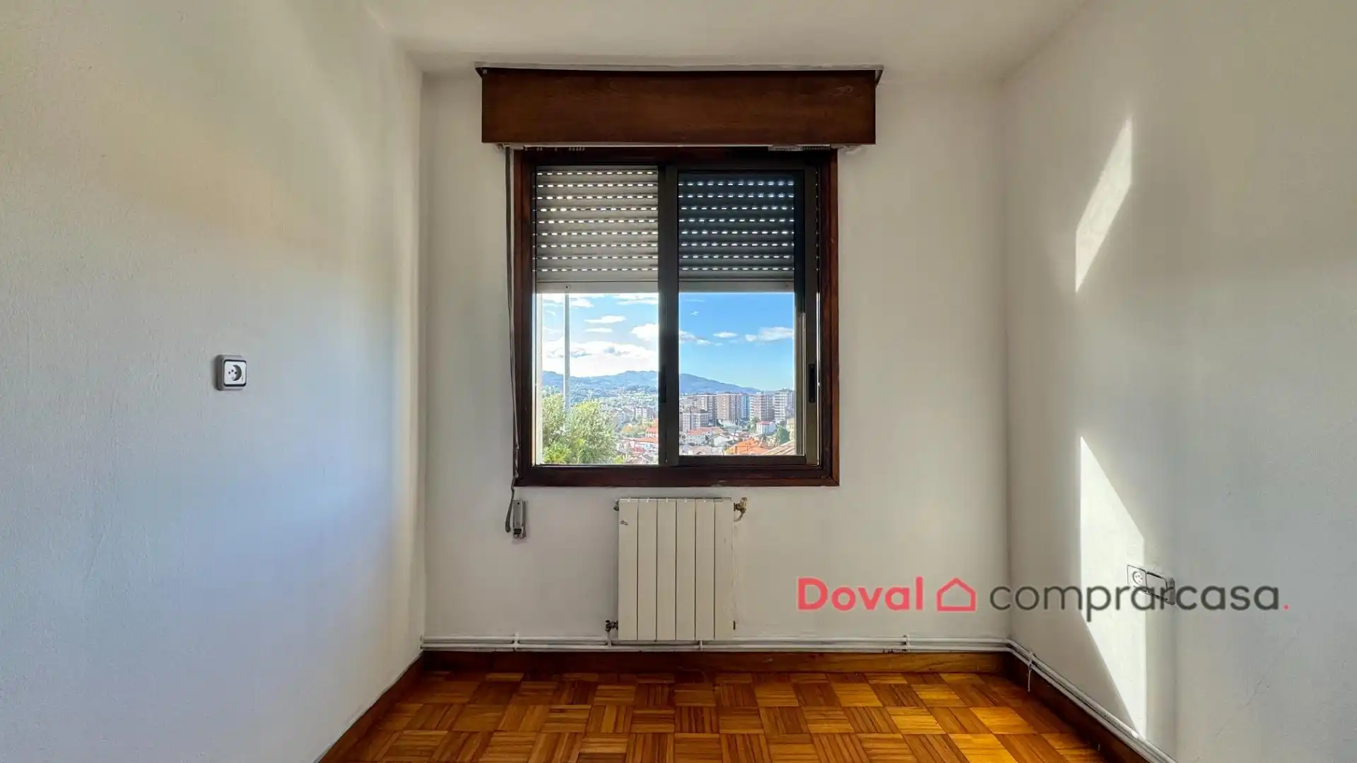 Bedroom of Houses for sale in Vigo   with Heating, Private garden and Parquet flooring