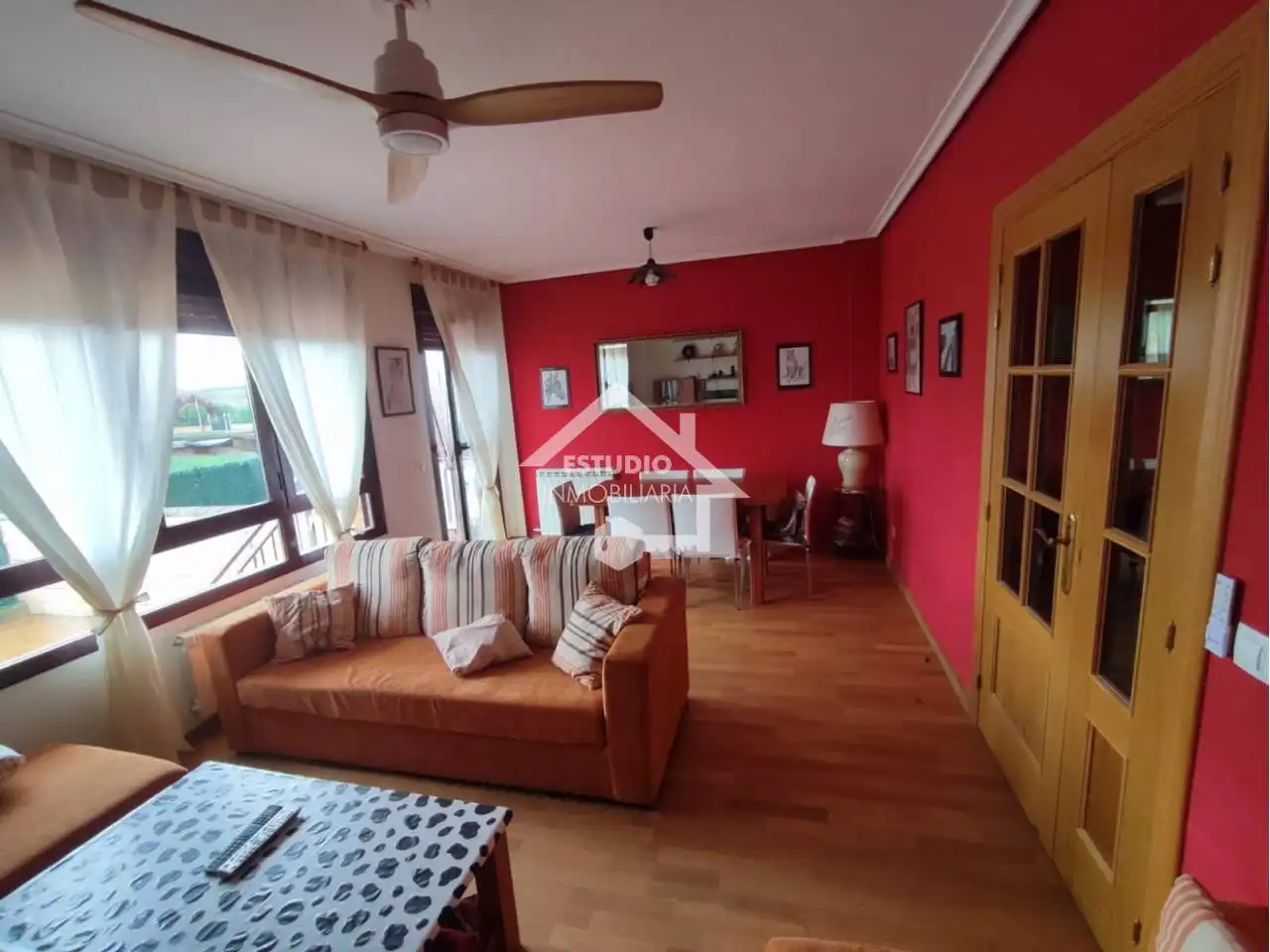 Sala de estar de Casa o chalet en venta en Canillas de Río Tuerto con Calefacción, Jardín privado y Parquet