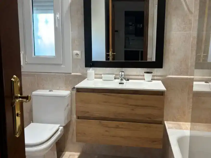 Badezimmer von Dachboden zur Miete in Roquetas de Mar mit Klimaanlage, Schwimmbad und Möbliert