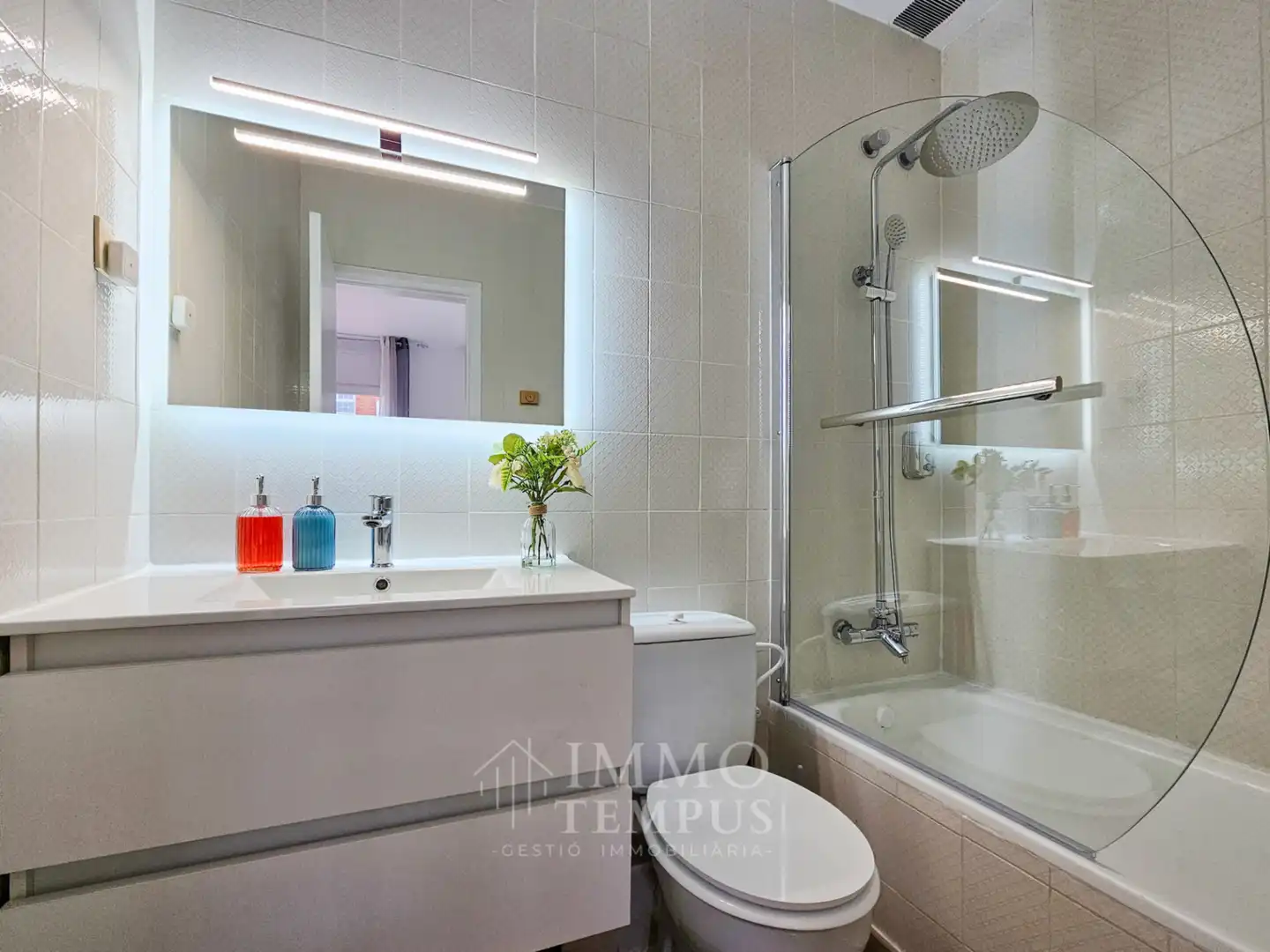 Baño de Casa adosada en venta en Sant Cugat del Vallès con Jardín privado, Parquet y Terraza