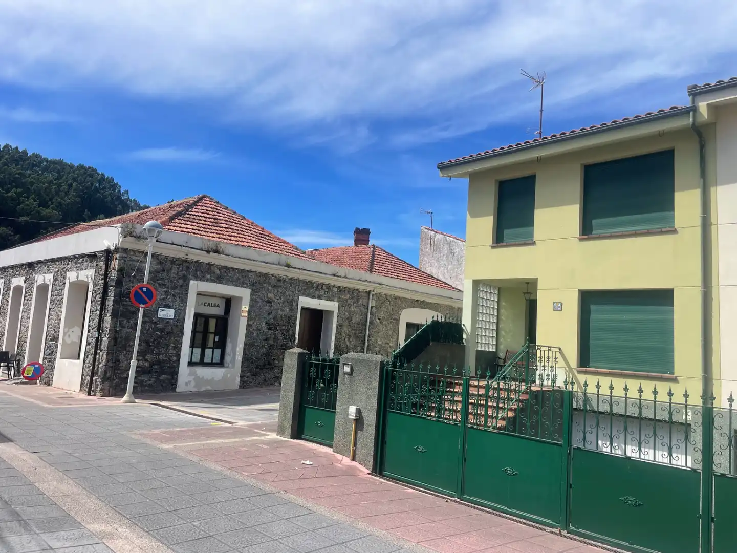 Vista exterior de Casa o chalet en venta en Soto del Barco con Calefacción, Jardín privado y Terraza