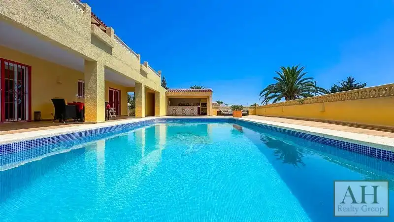 Houses for sale in Pueblo - Urbanizaciones