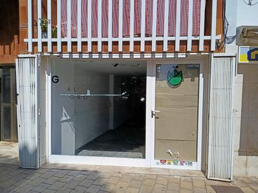 Local commercial à vendre à Carrer Empar Nadal 14