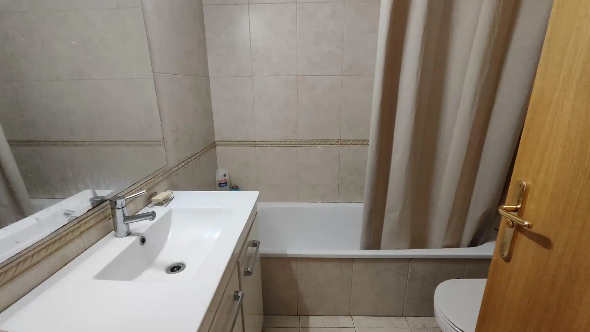Badezimmer von Wohnung zum Verkauf in Sabadell mit Heizung und Abstellraum