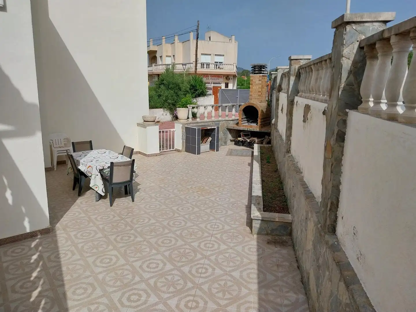 Terrassa de Casa adosada en venda en El Vendrell amb Terrassa i Piscina