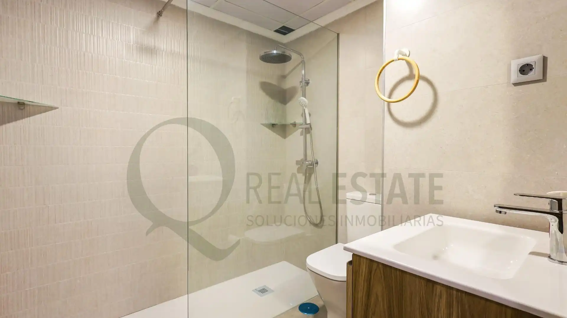 Badezimmer von Wohnung zur Miete in El Campello mit Heizung, Privatgarten und Terrasse