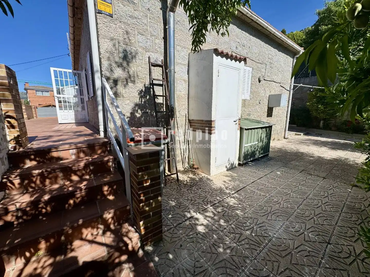 Vista exterior de Casa o xalet en venda en Zarzalejo amb Calefacció, Jardí privat i Terrassa