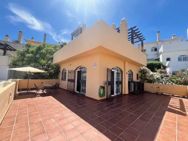 Außenansicht von Wohnung zur Miete in Ojén mit Klimaanlage, Heizung und Terrasse