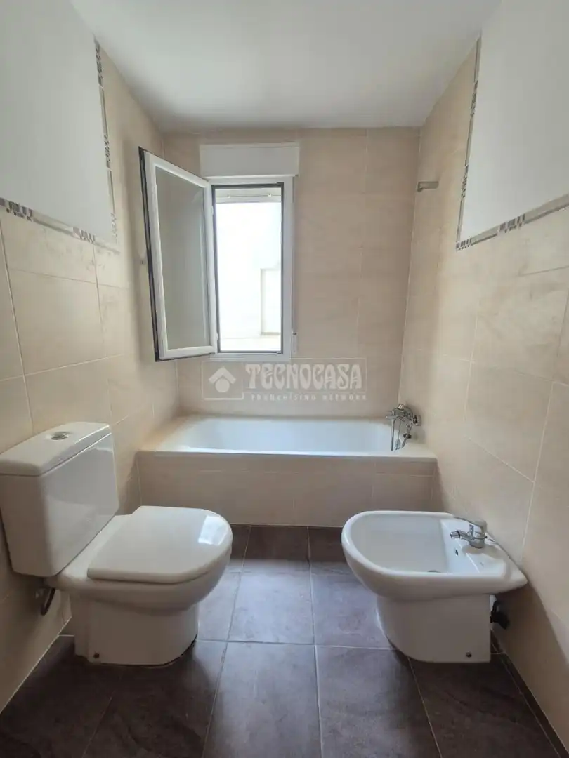 Baño de Piso en venta en Sigüenza con Calefacción y Terraza