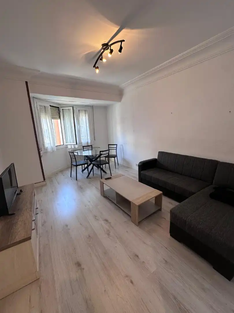 Sala d'estar de Pis en venda en  Logroño amb Calefacció i Moblat