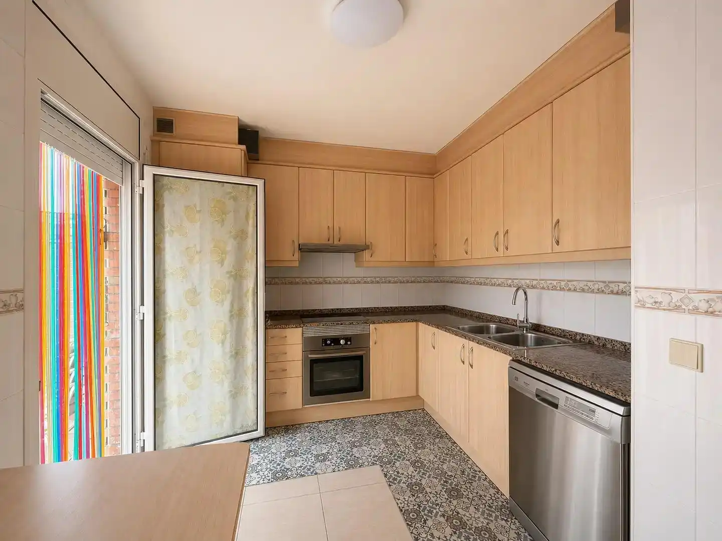 Cocina de Casa adosada en venta en Santa Perpètua de Mogoda con Aire acondicionado, Calefacción y Terraza
