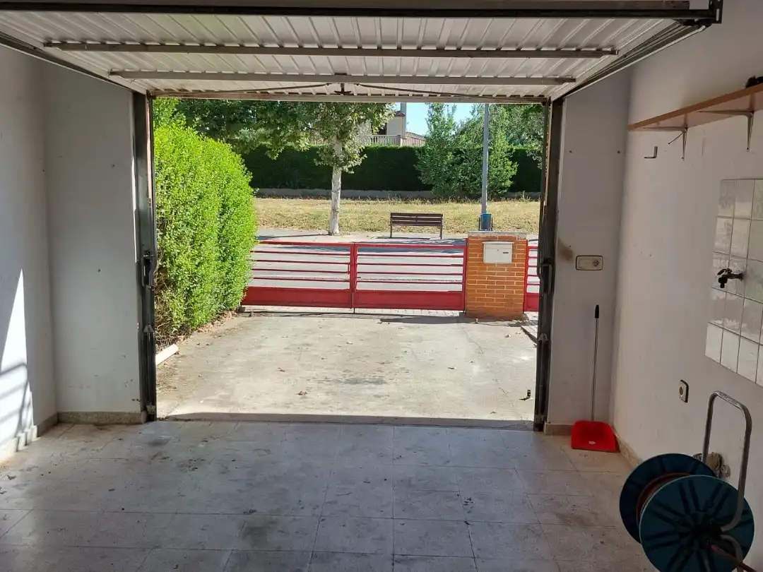 Parking de Casa adosada en venta en La Vellés , Salamanca